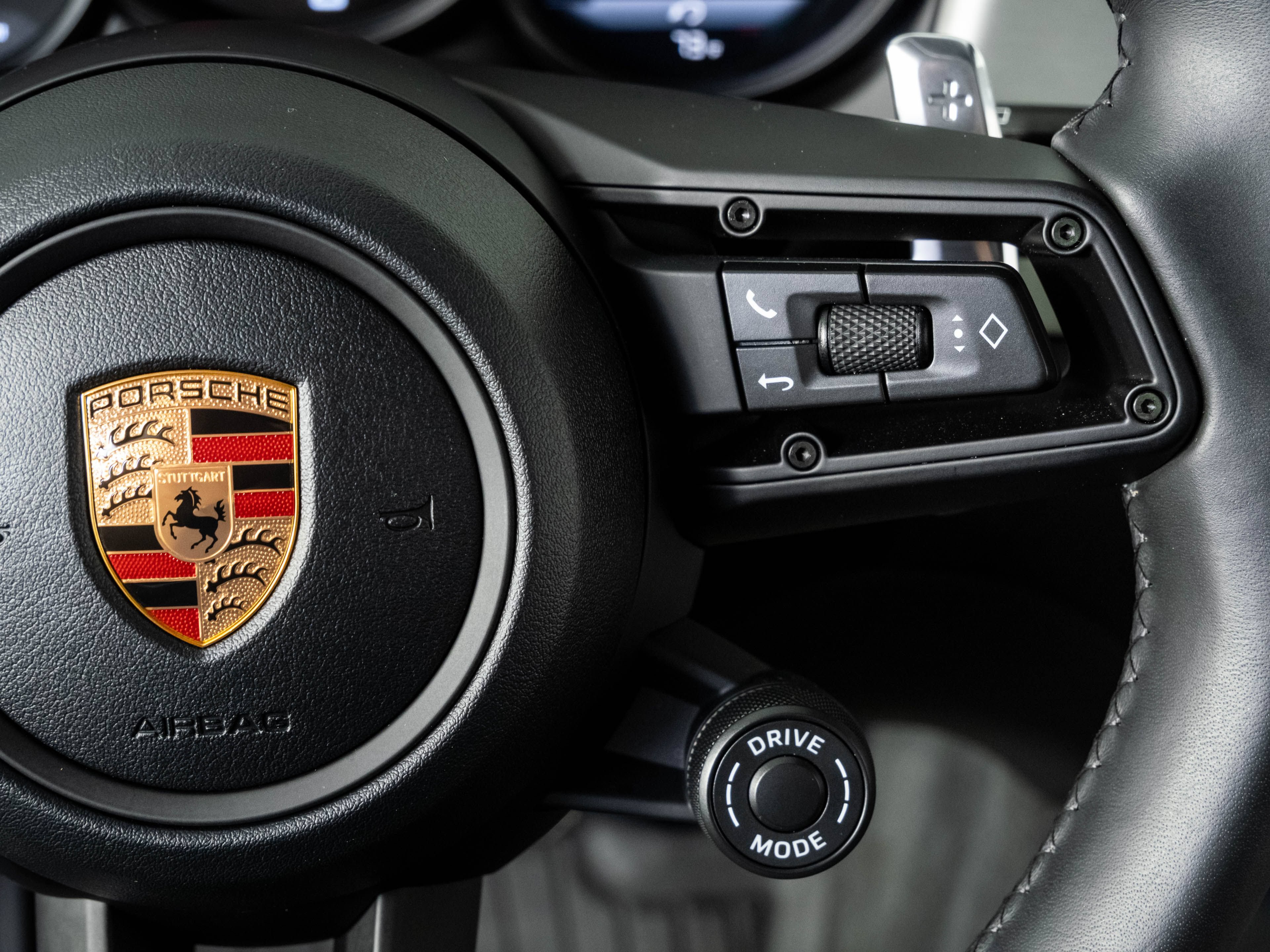 Certified 2026 Porsche Macan AWD/4WD image 11