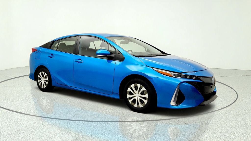 Used 2021 Toyota Prius Prime XLE FWD image 3