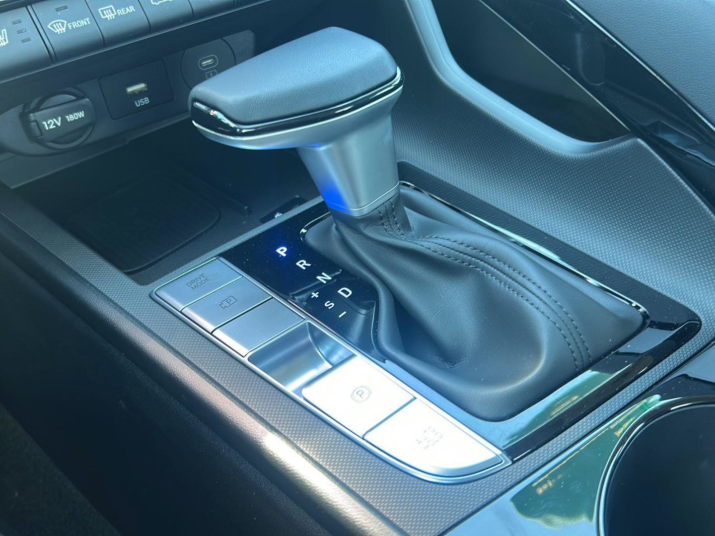Certified 2025 Hyundai Elantra Limited FWD image 20