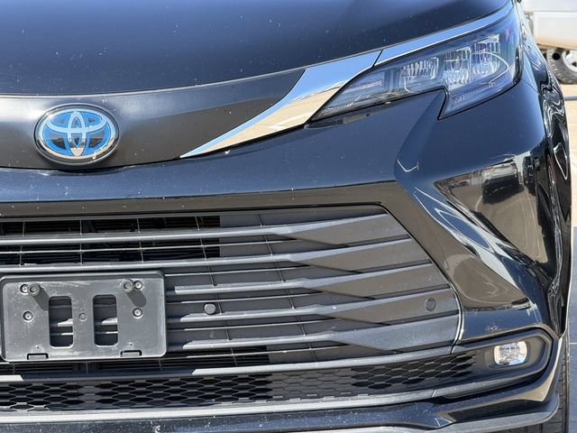 Used 2025 Toyota Sienna XLE FWD image 9