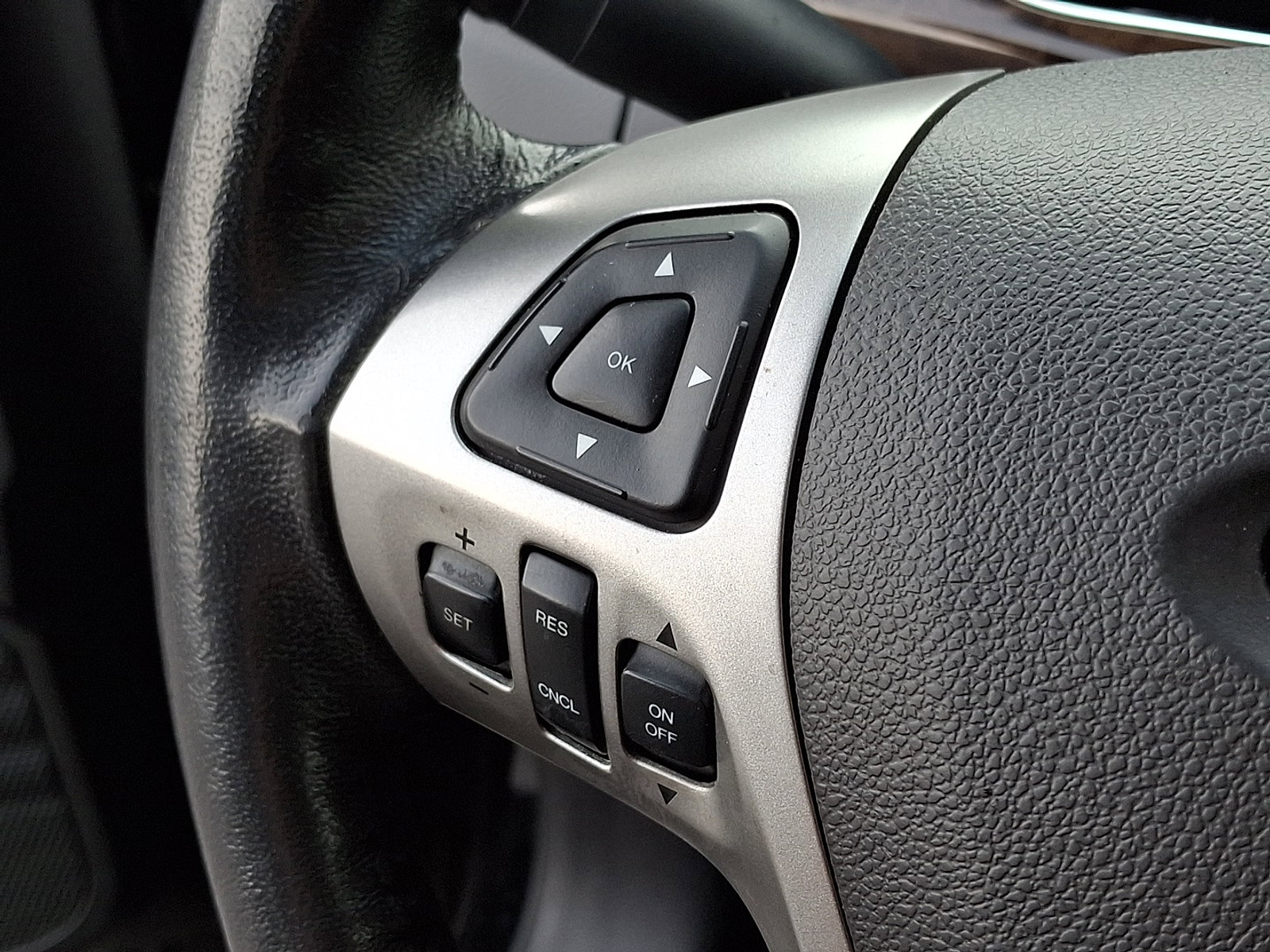 Used 2018 Ford Taurus Limited image 22