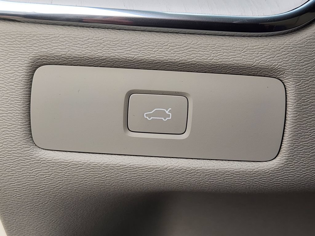 New 2026 Volvo XC60 B5 Ultra w/ Protection Package Premier AWD/4WD image 12