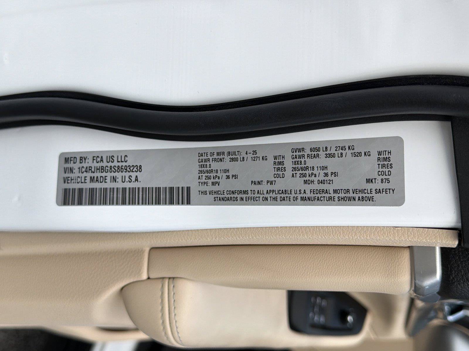 Used 2025 Jeep Grand Cherokee Limited AWD/4WD image 34