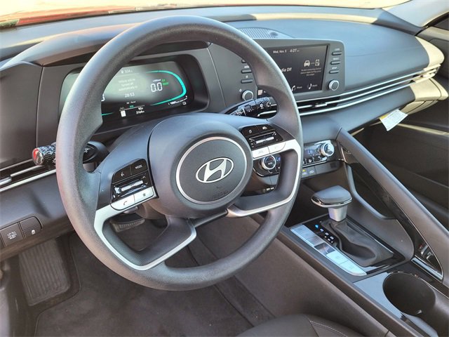 Used 2025 Hyundai Elantra Blue image 9