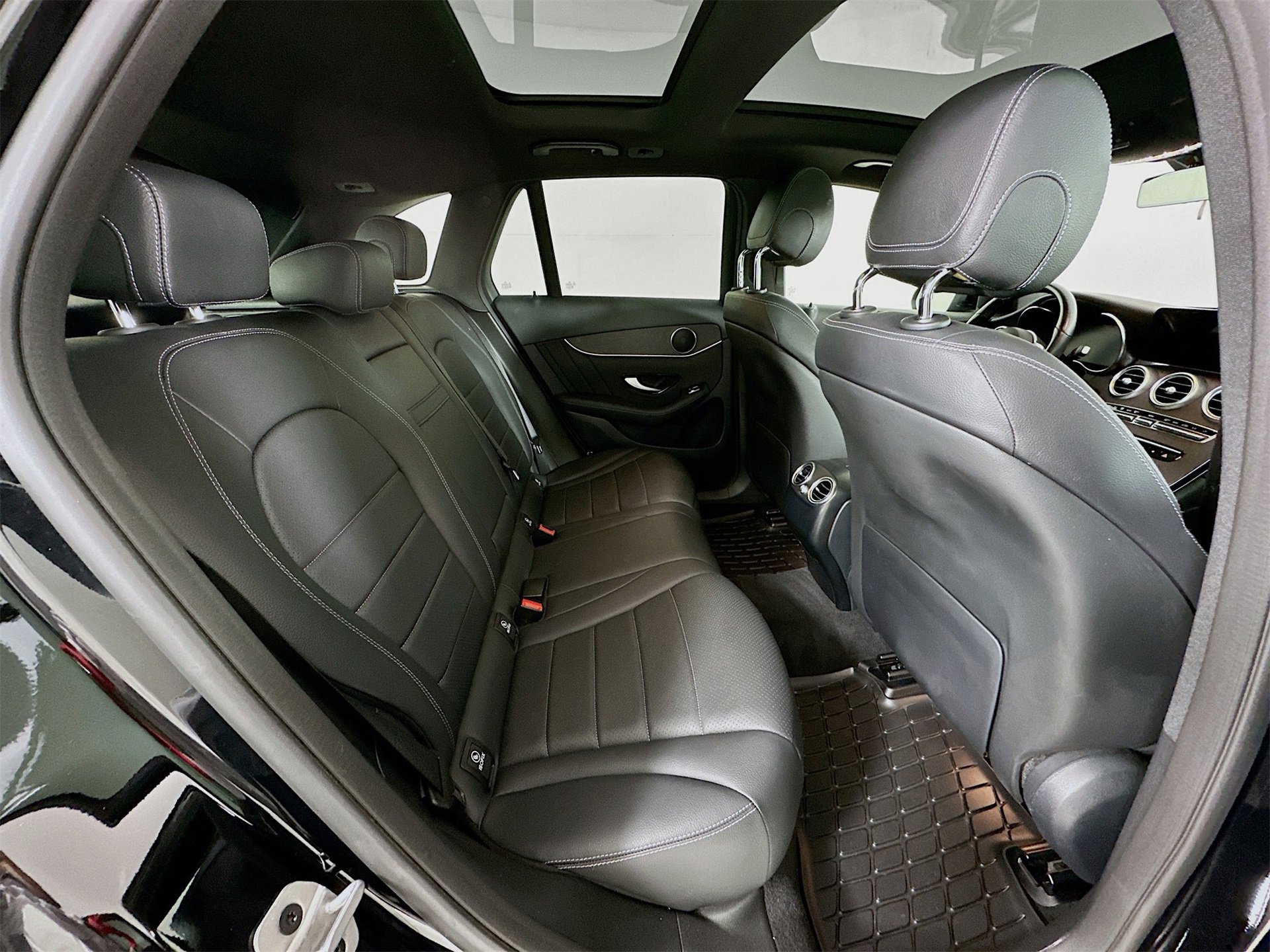 Used 2022 Mercedes-Benz GLC 300 4MATIC image 29