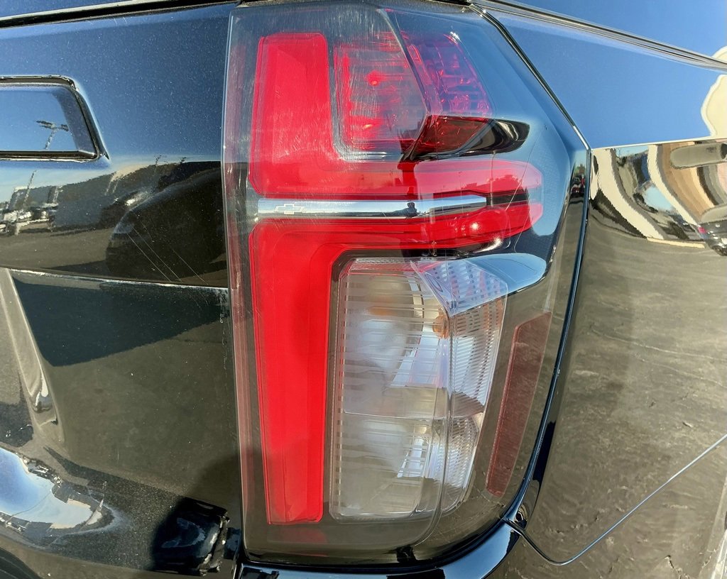 Used 2023 Chevrolet Suburban Z71 w/ Luxury Package image 16