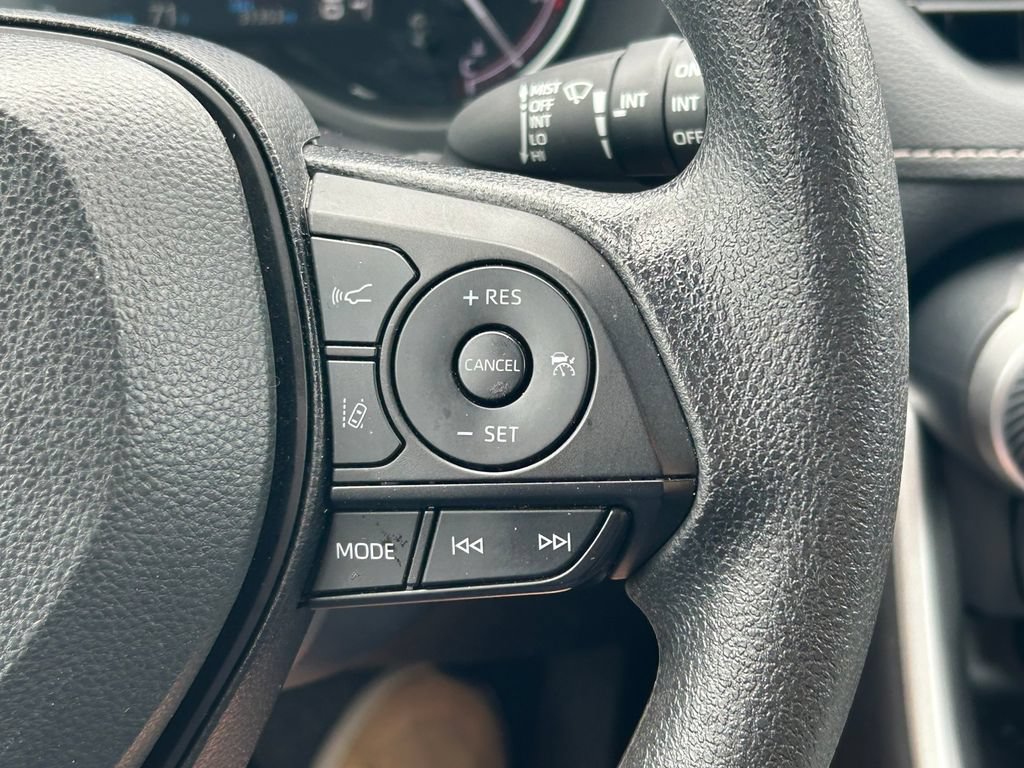 Used 2025 Toyota RAV4 XLE FWD image 35