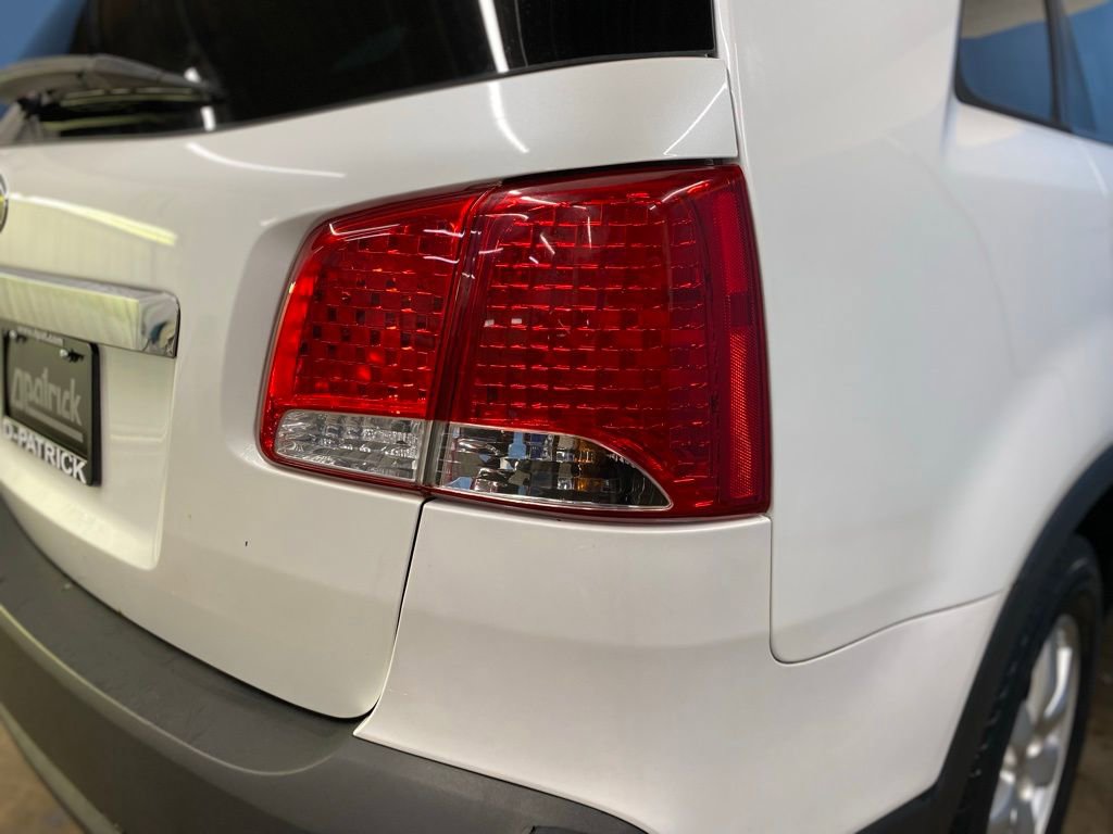 Used 2012 Kia Sorento LX image 12