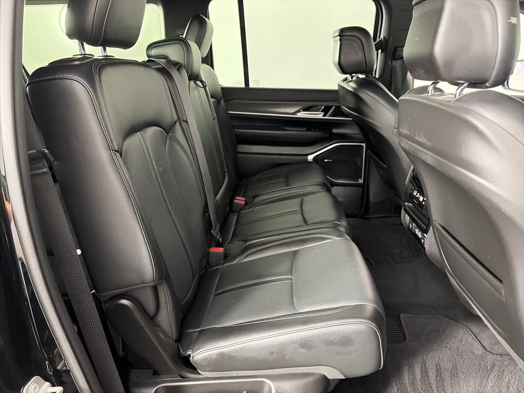 Used 2024 Jeep Wagoneer L Series II w/ Flexible Seating Group AWD/4WD image 28