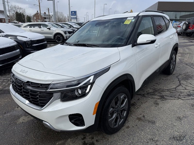 Certified 2024 Kia Seltos S image 3