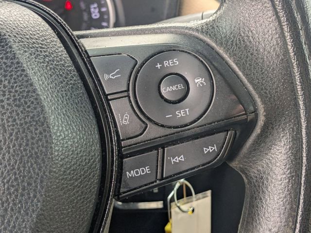 Used 2019 Toyota RAV4 LE FWD image 18