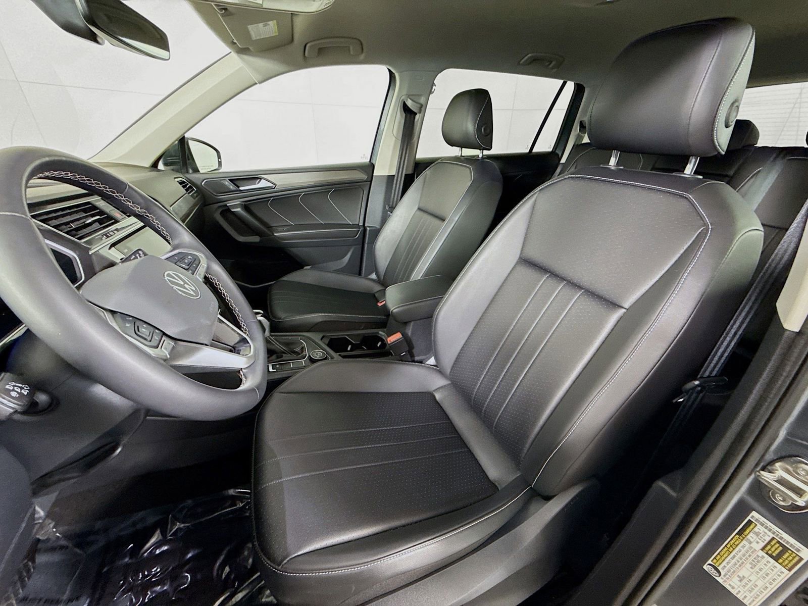 Certified 2024 Volkswagen Tiguan SE AWD/4WD image 5