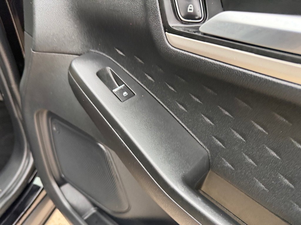 Used 2020 Ford Escape SE FWD image 23