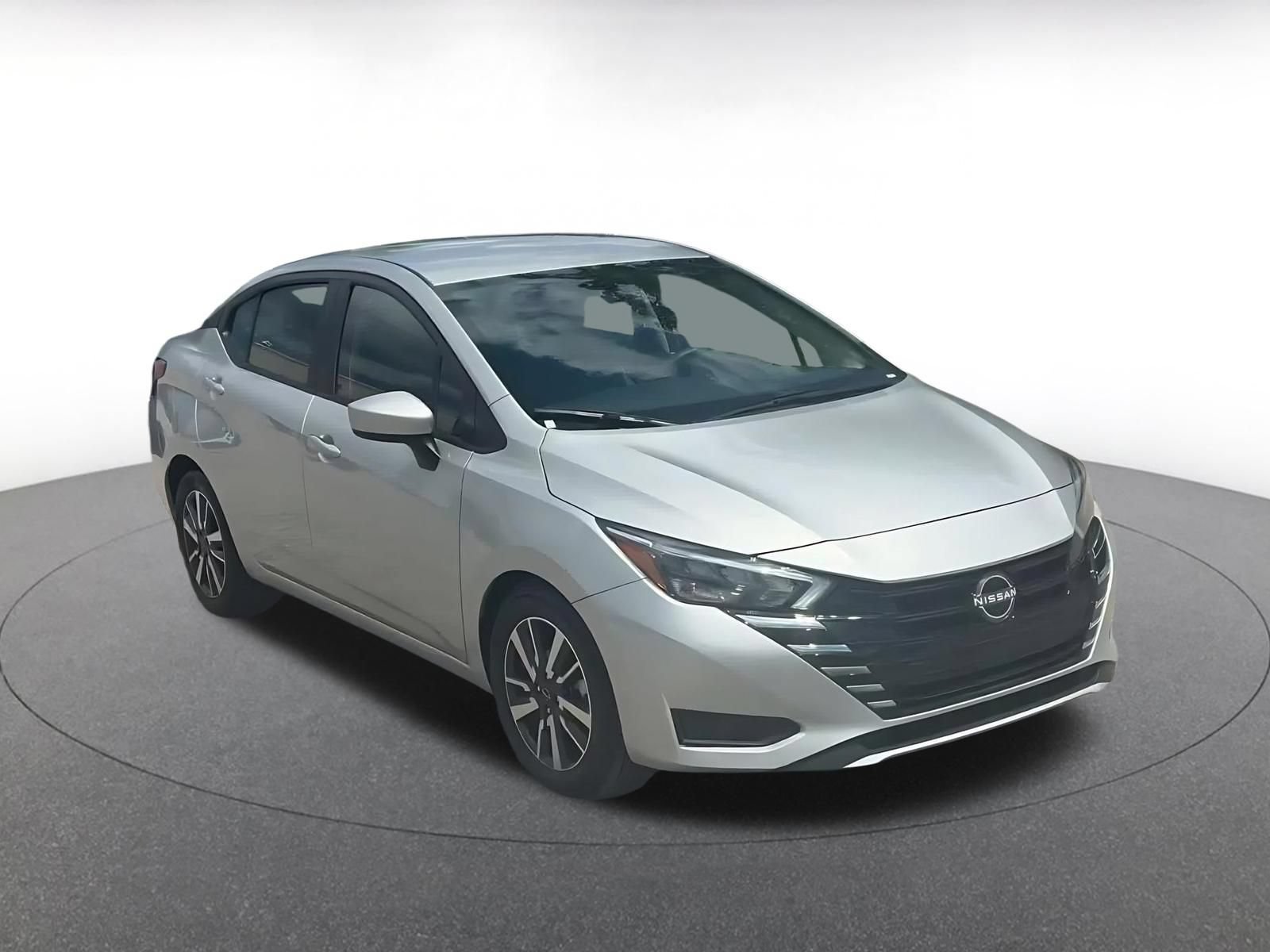 Used 2025 Nissan Versa SV FWD image 3