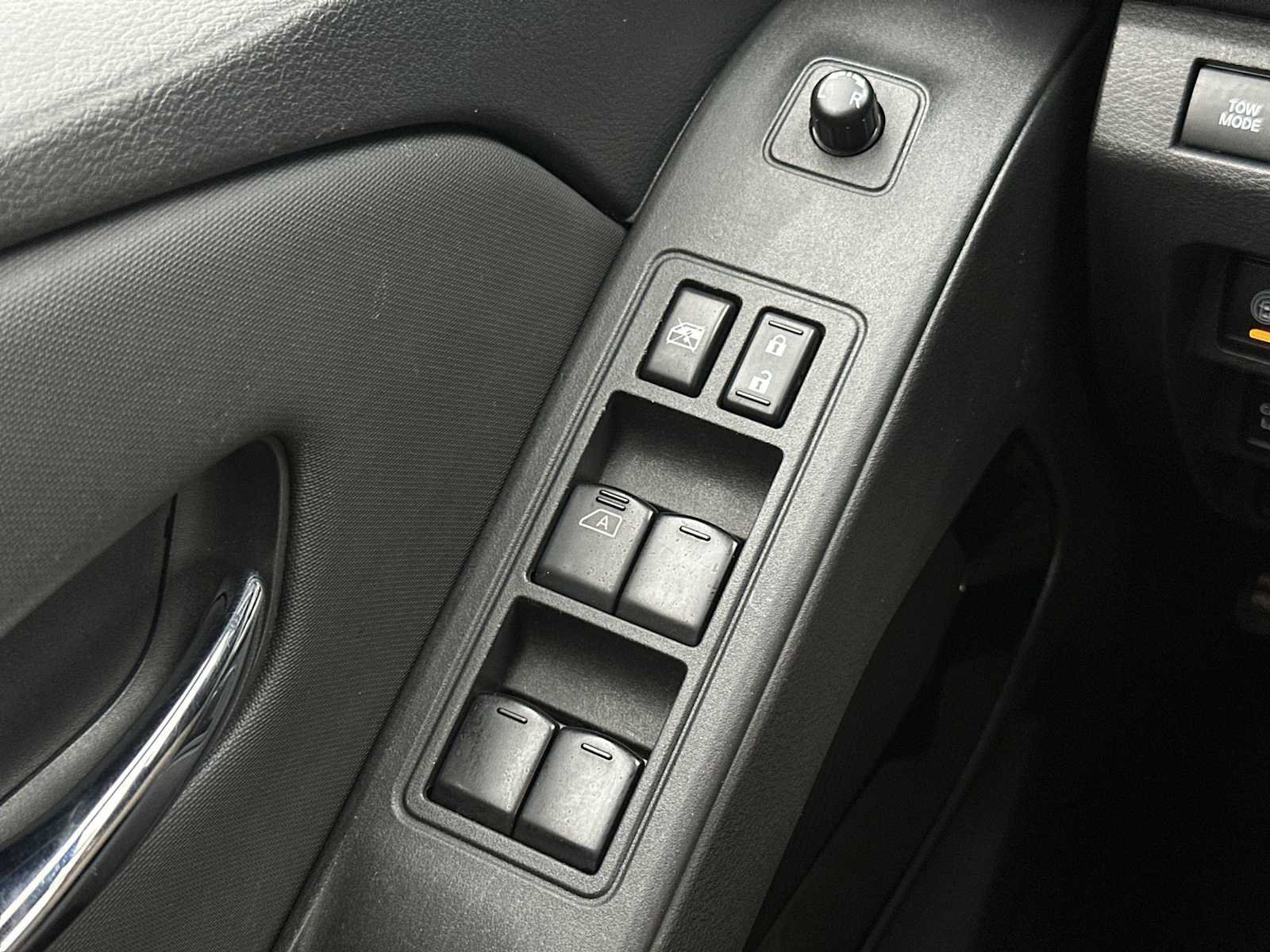 Used 2022 Nissan Frontier PRO-4X w/ Pro-4X Premium Package image 15