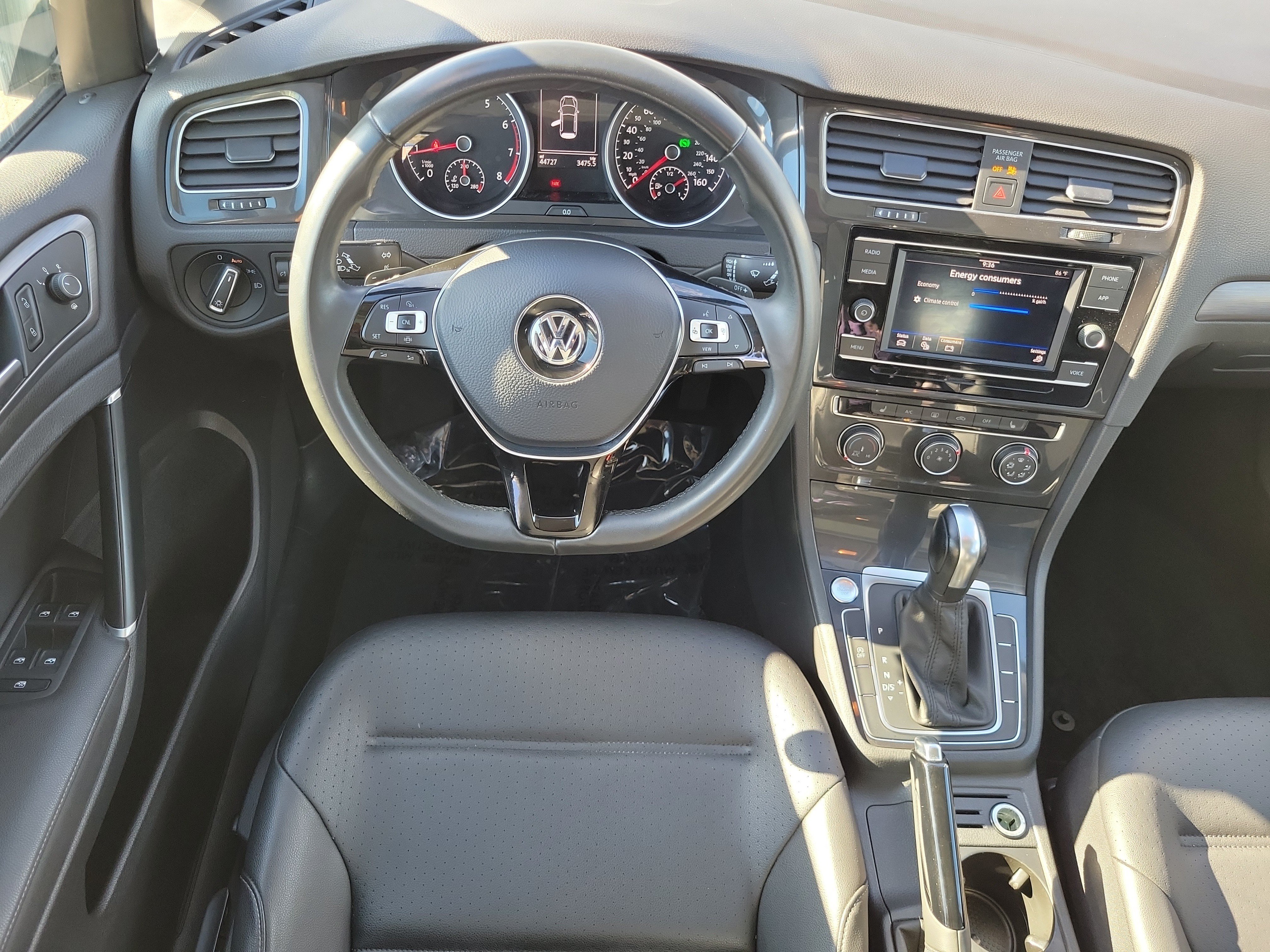 Used 2020 Volkswagen Golf 4-Door FWD image 16