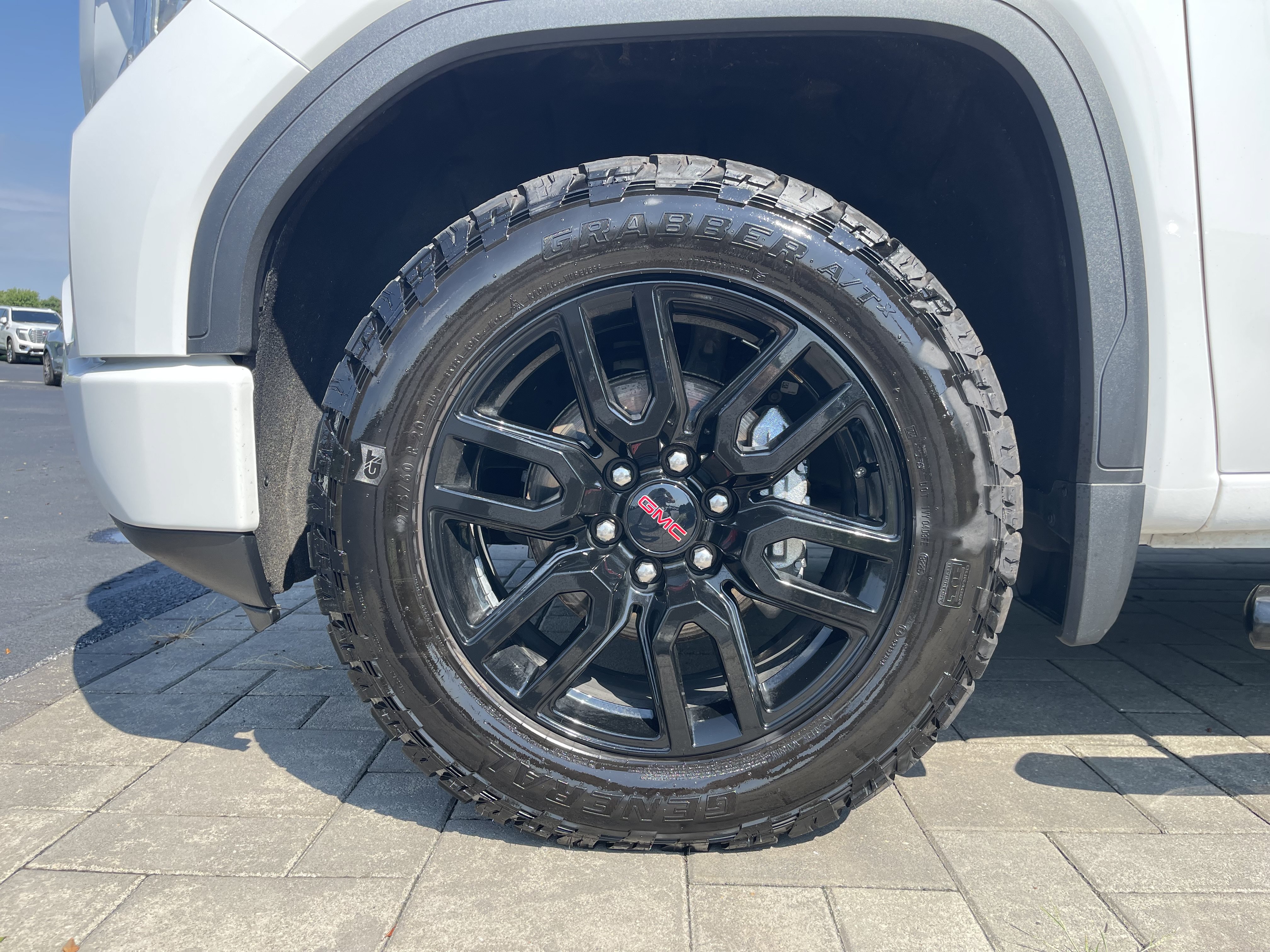 Used 2021 GMC Sierra 1500 Elevation w/ X31 Off-Road Package AWD/4WD image 4