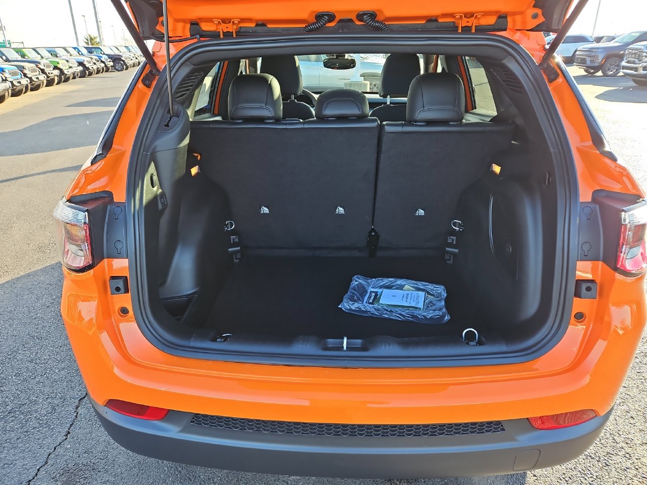 New 2026 Jeep Compass Latitude w/ Sun and Sound Group AWD/4WD image 11