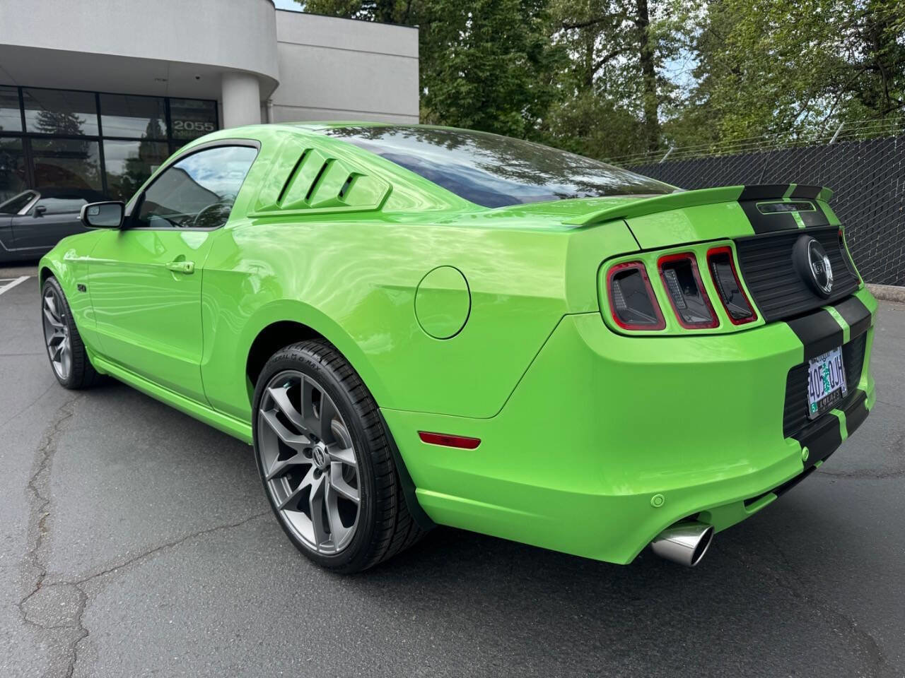 Used 2013 Ford Mustang GT Premium w/ Electronics Pkg RWD image 3