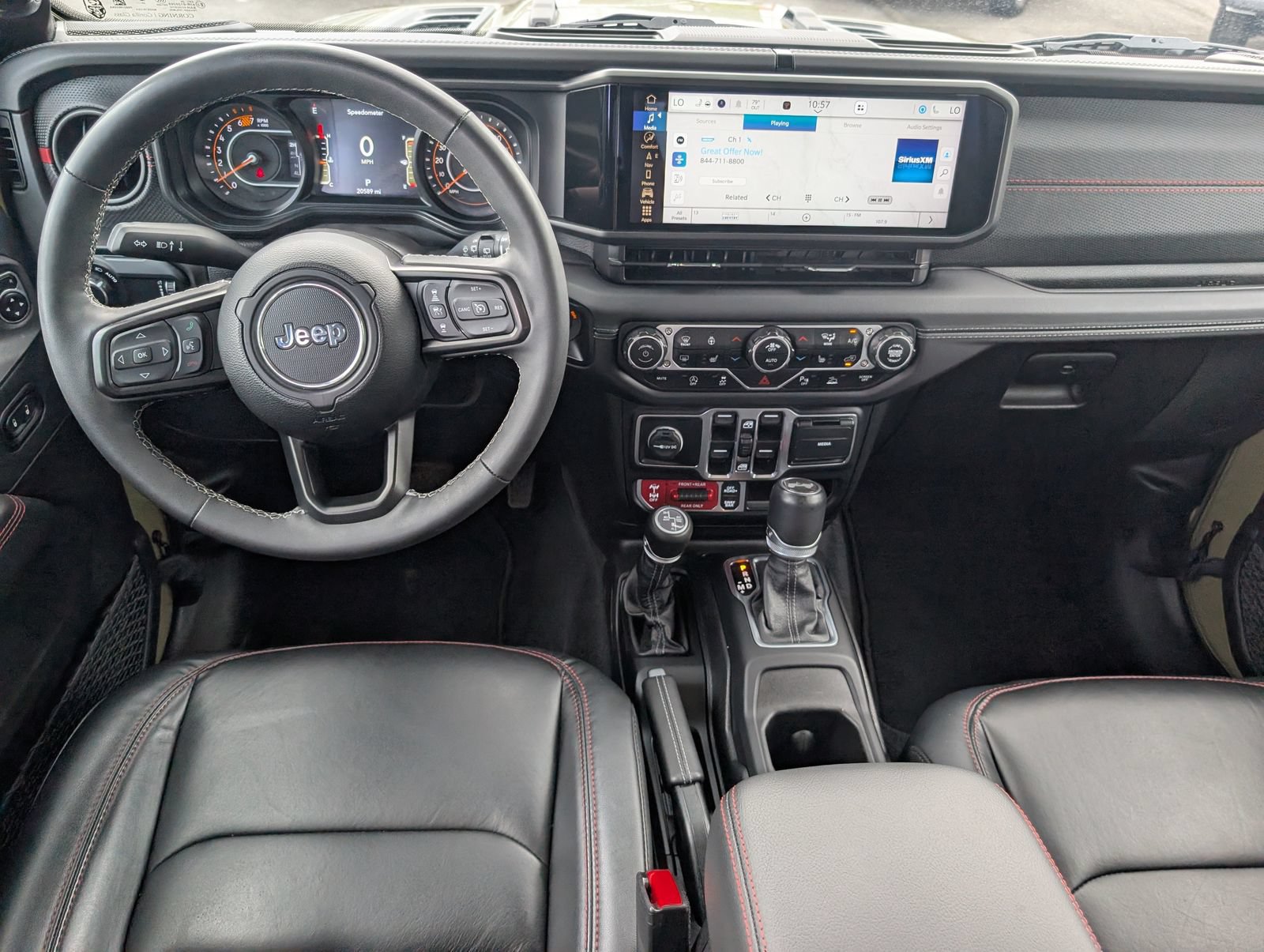 Used 2025 Jeep Wrangler Unlimited Rubicon AWD/4WD image 11