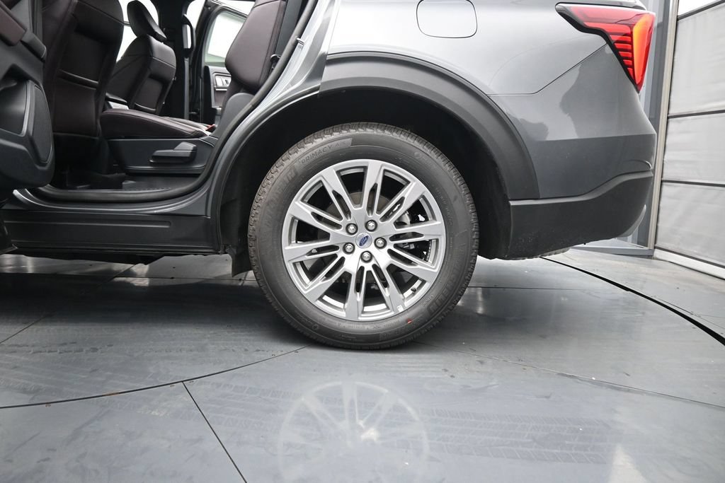 New 2026 Ford Explorer Platinum RWD image 21