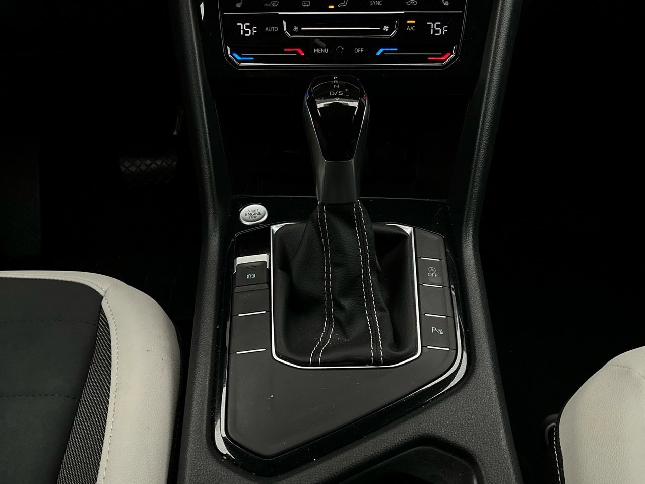 Used 2025 Volkswagen Taos SE image 23