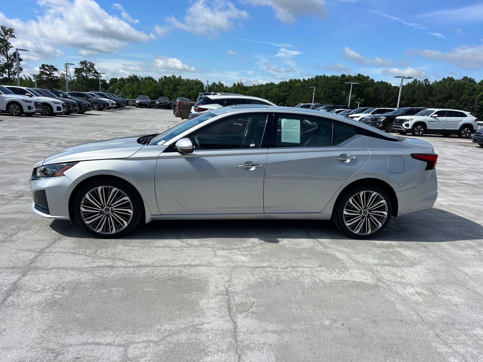 Used 2023 Nissan Altima 2.5 SL AWD/4WD image 8
