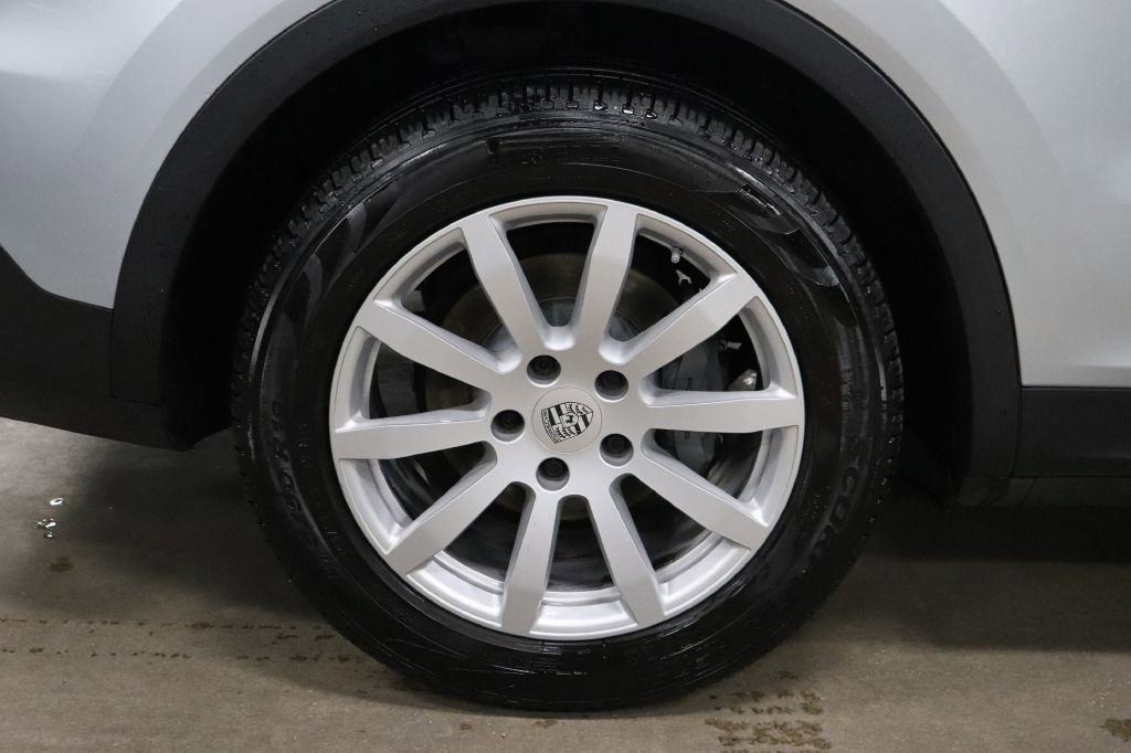 Used 2019 Porsche Cayenne S w/ Premium Plus Package image 28