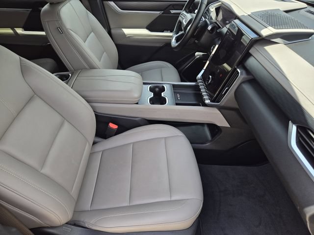 Used 2026 GMC Acadia Elevation w/ Elevation Premium Package FWD image 14