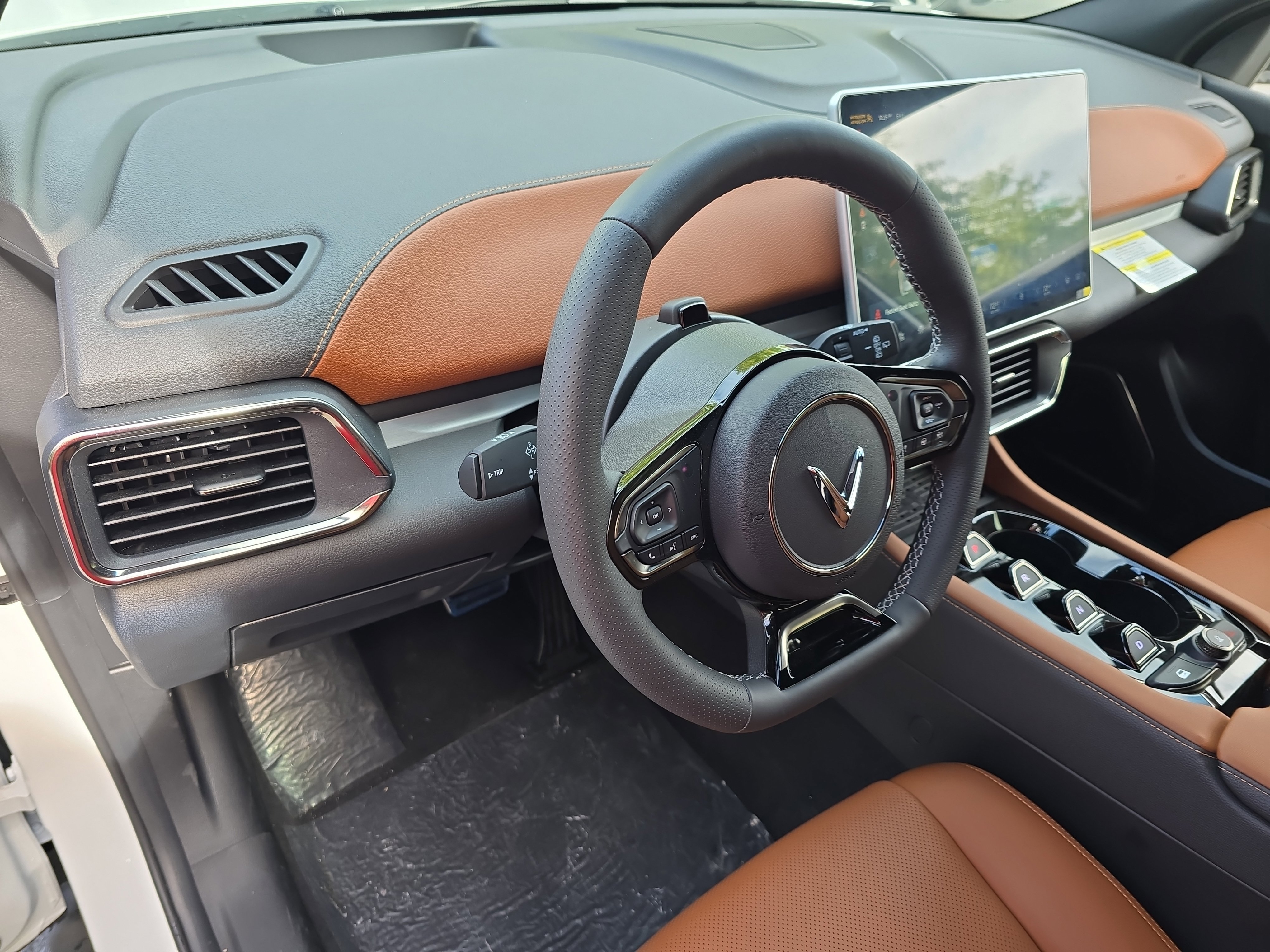 New 2025 VinFast VF 8 Plus image 16