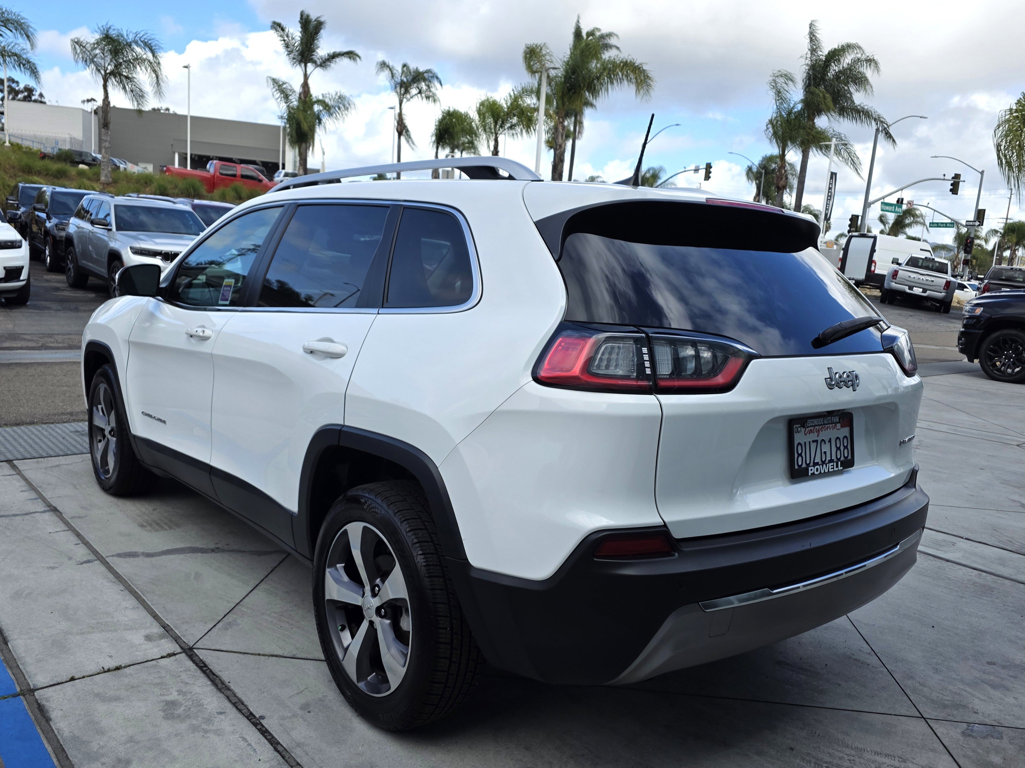 Used 2020 Jeep Cherokee Limited image 3