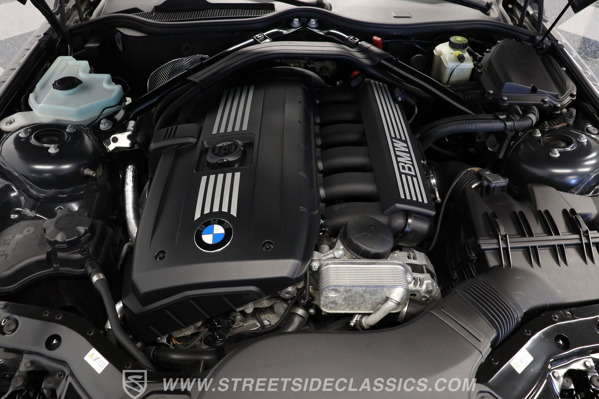 Used 2011 BMW Z4 sDrive30i image 3