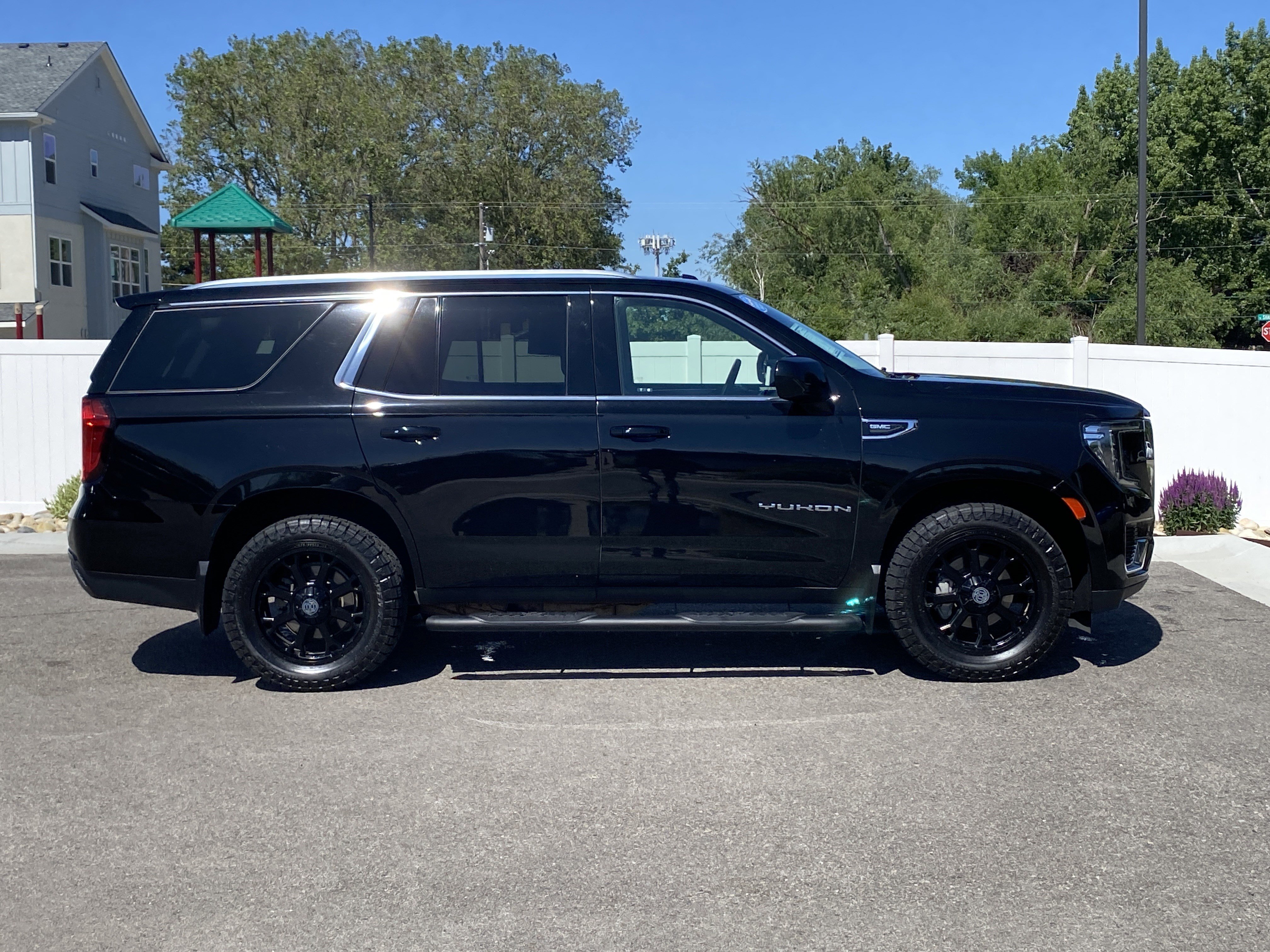 Used 2021 GMC Yukon SLE AWD/4WD image 7