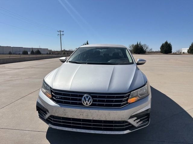 Used 2017 Volkswagen Passat 1.8T R-Line image 2