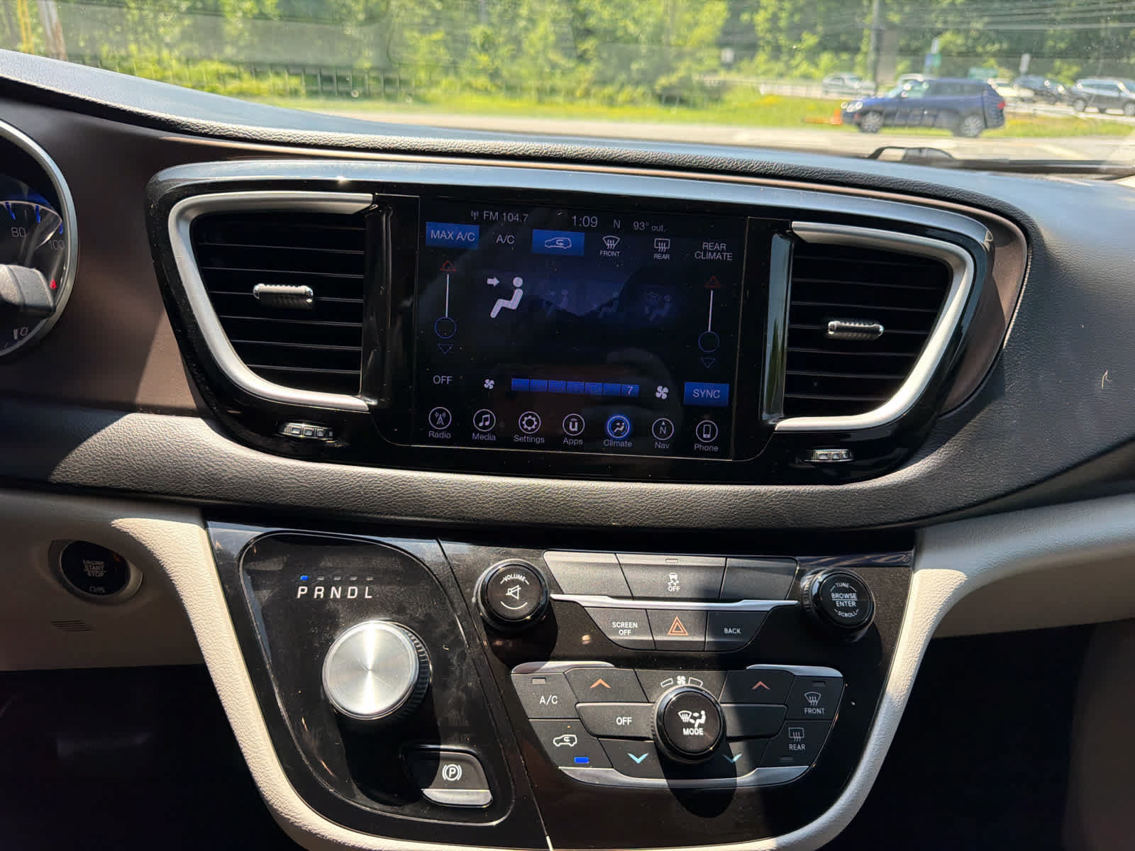 Used 2017 Chrysler Pacifica Touring w/ Tire & Wheel Group FWD image 23