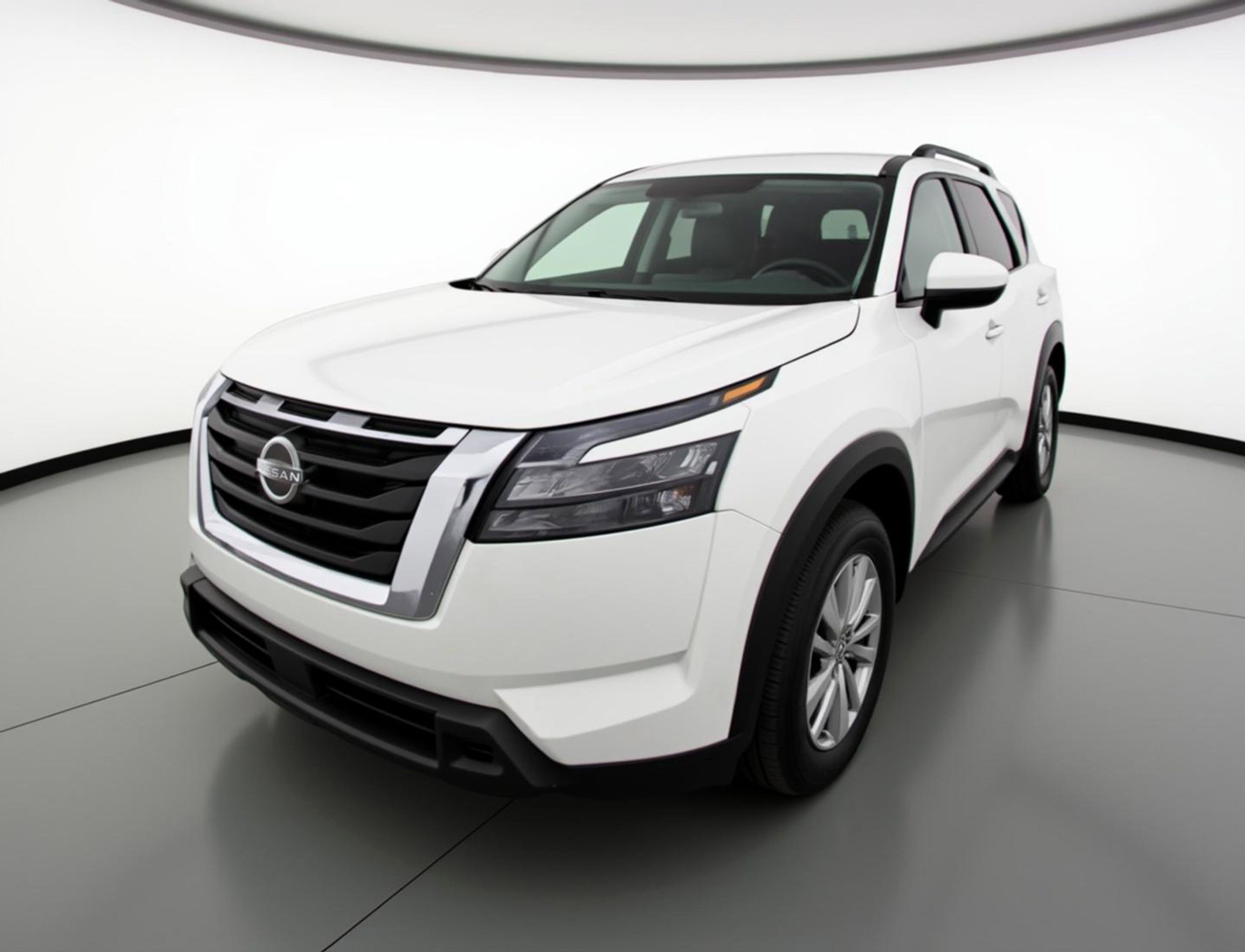 Used 2025 Nissan Pathfinder SV image 3