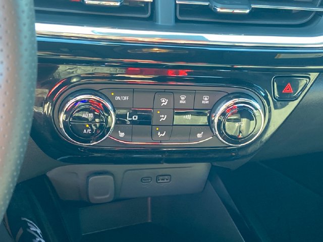 Used 2025 Chevrolet Trax RS w/ Driver Confidence Package FWD image 13