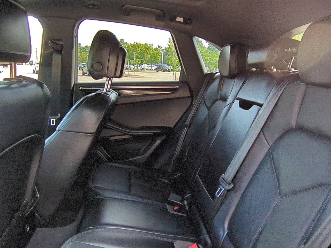 Used 2025 Porsche Macan AWD/4WD image 14