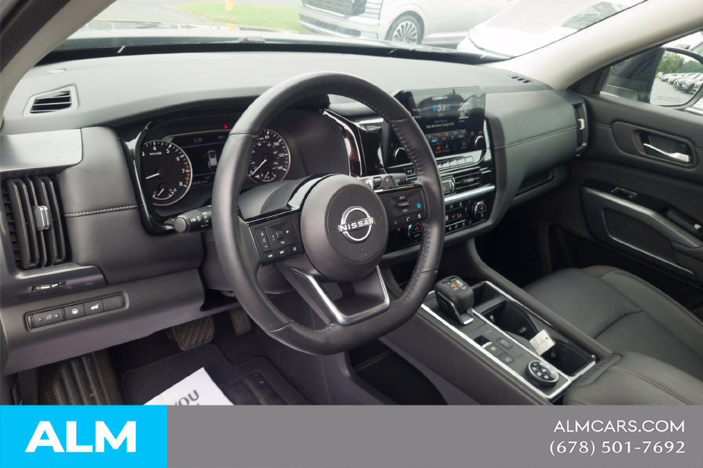 Used 2025 Nissan Pathfinder SL AWD/4WD image 16