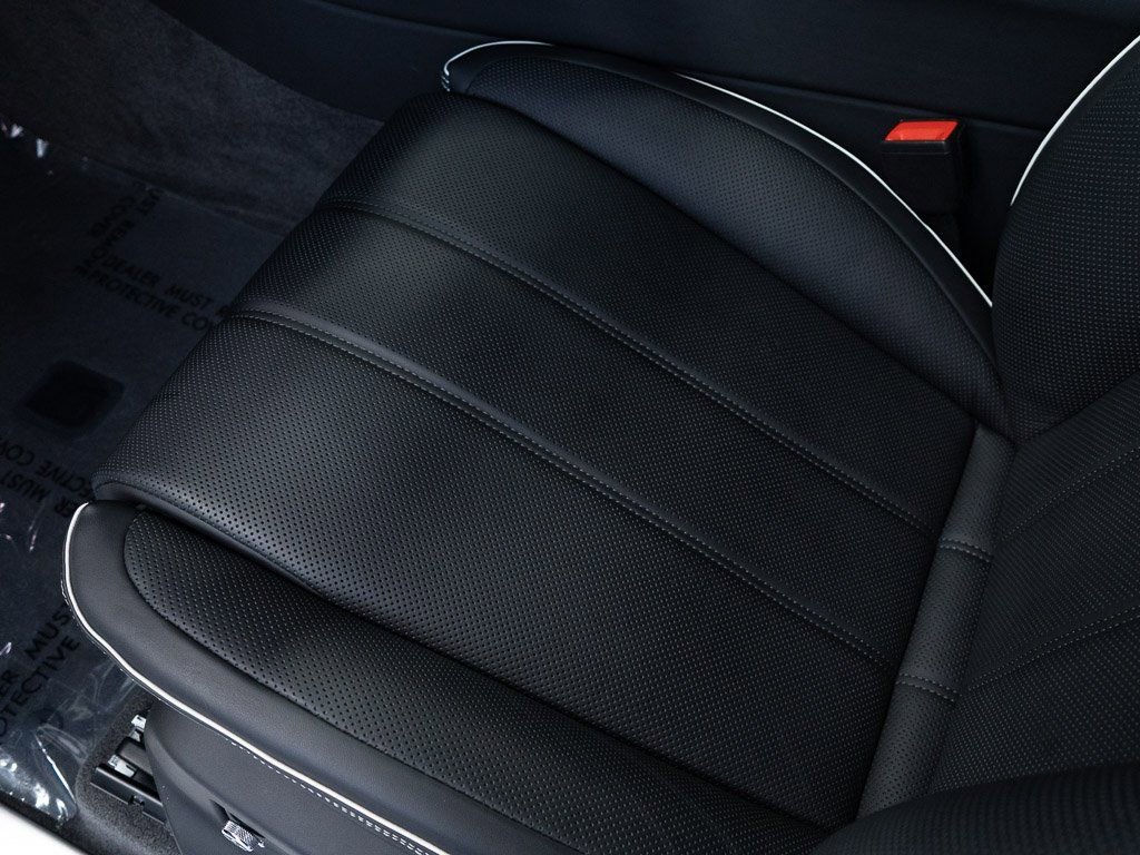 Used 2025 Bentley Bentayga Extended Wheelbase image 19