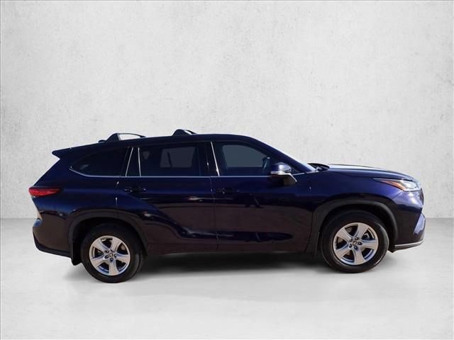 Used 2021 Toyota Highlander L image 5