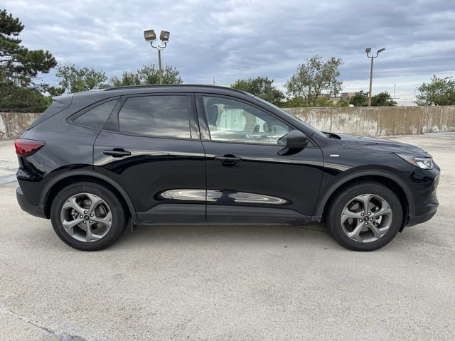 Used 2025 Ford Escape ST-Line FWD image 2