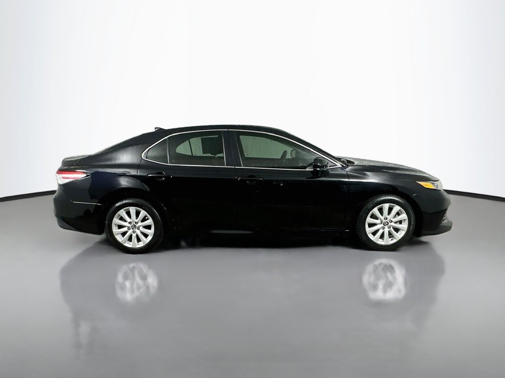 Used 2020 Toyota Camry LE FWD image 7