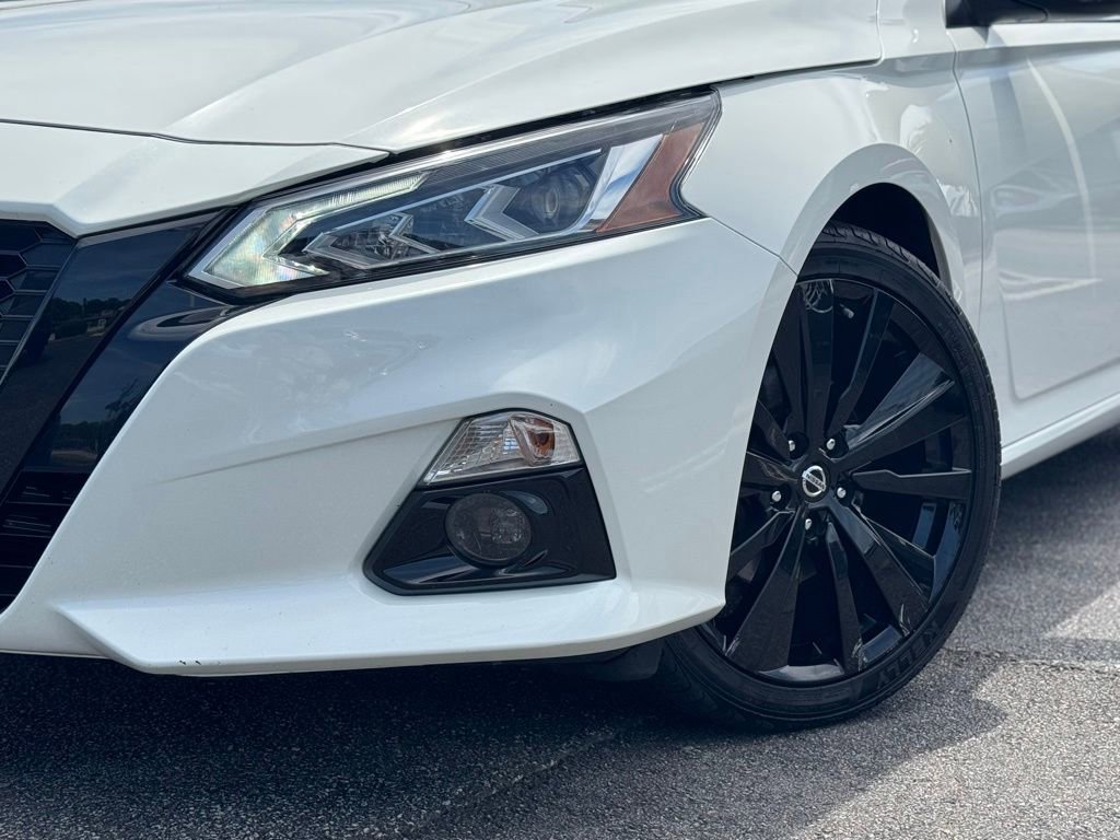 Used 2022 Nissan Altima 2.5 SR w/ Midnight Edition Package FWD image 4