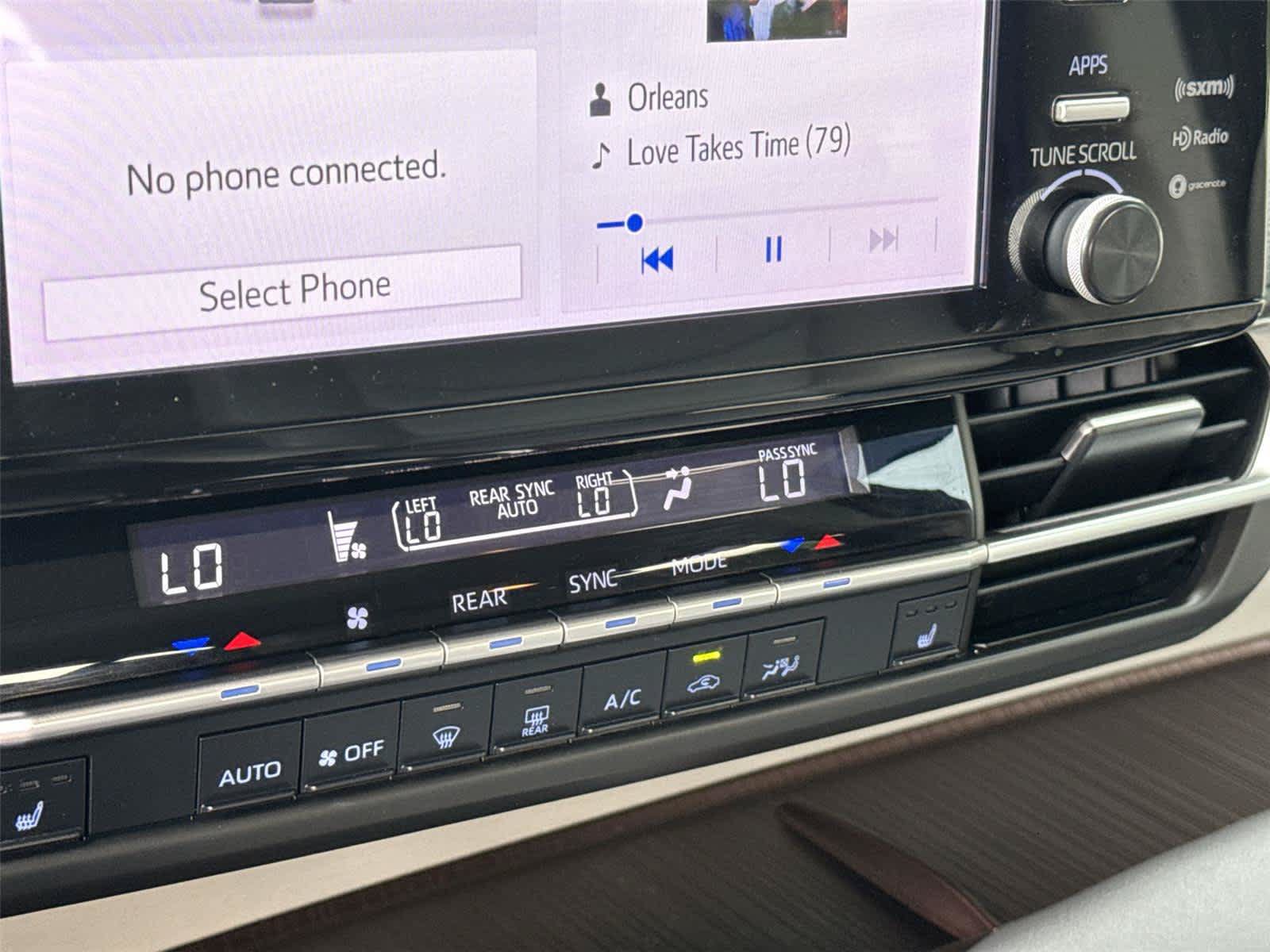 Used 2022 Toyota Sienna XLE FWD image 31