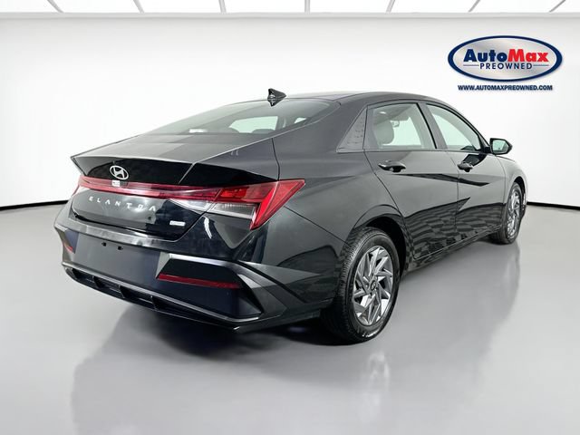 Used 2026 Hyundai Elantra Hybrid FWD image 2