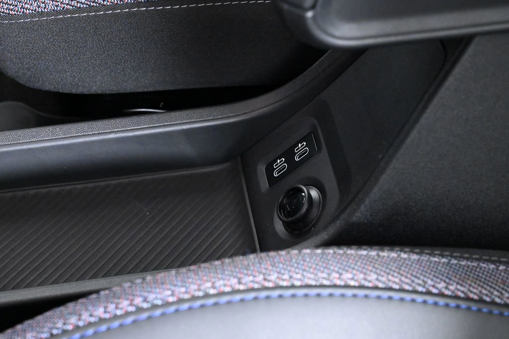 Used 2025 MINI Cooper 2-Door Hardtop image 17