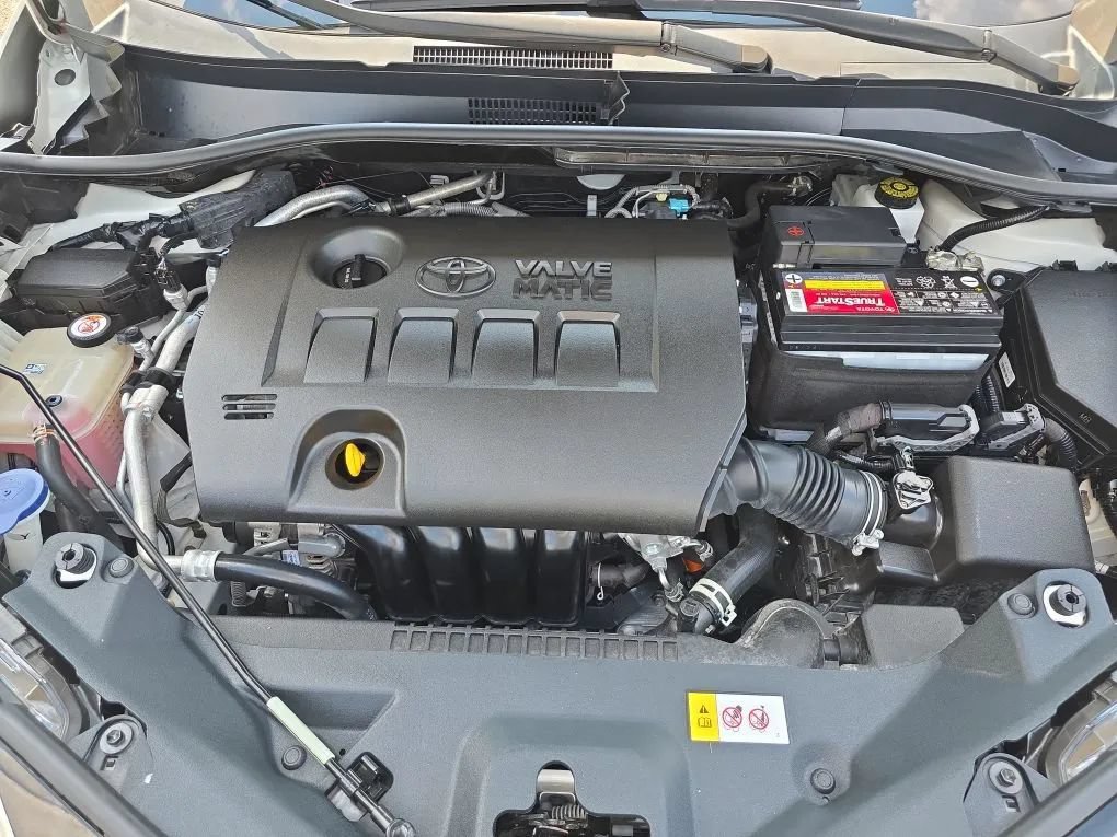 Used 2021 Toyota C-HR LE FWD image 46