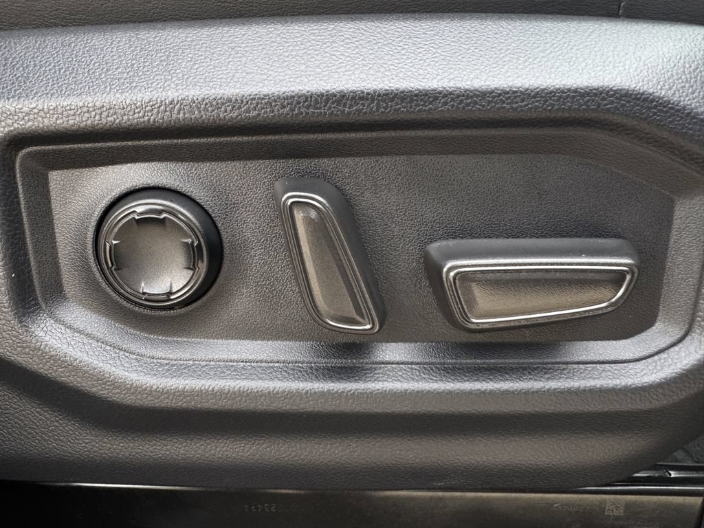 Used 2025 Toyota Tundra Platinum AWD/4WD image 30