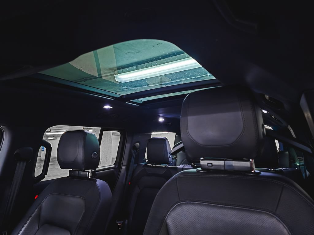 Used 2023 Land Rover Defender 130 X-Dynamic SE AWD/4WD image 18